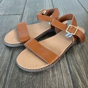 NWT STEVE MADDEN Tan Buckle Sandals